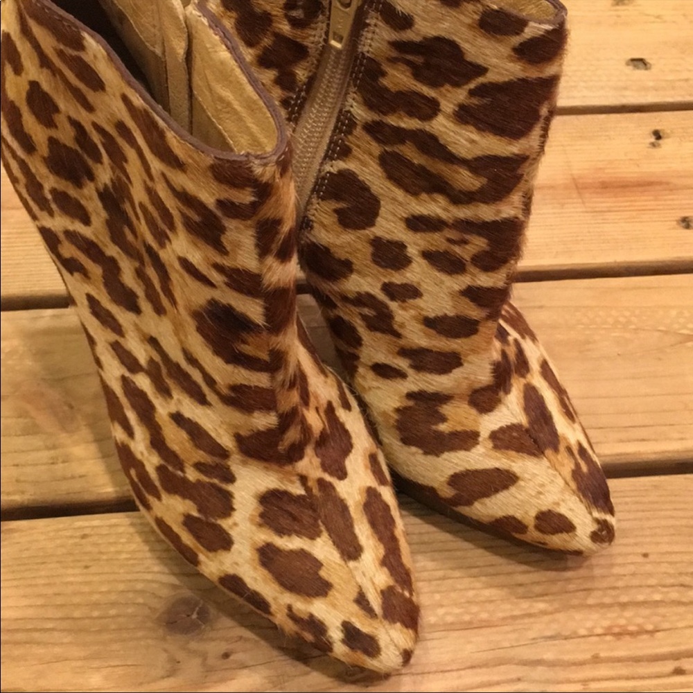 Cheetah pony ankle booties. Adorable with skinny jeans/flirty skirts!